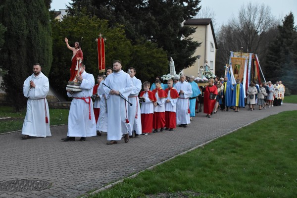 Procesja rezurekcyjna i Msza wielkanocna o świcie 