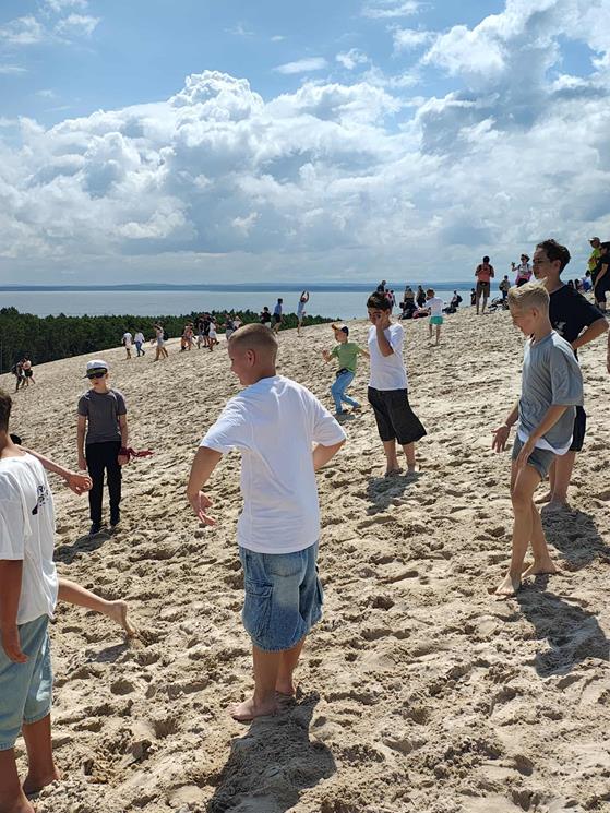 Zabawy na plaży.jpeg